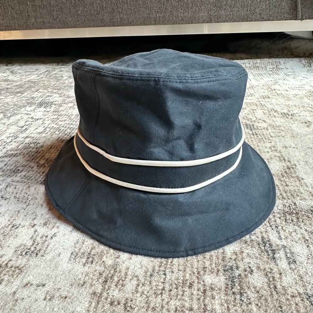 Coach Navy Blue with White Leather Trim Turnlock Bucket Hat Size P/S - Picture 3 of 7